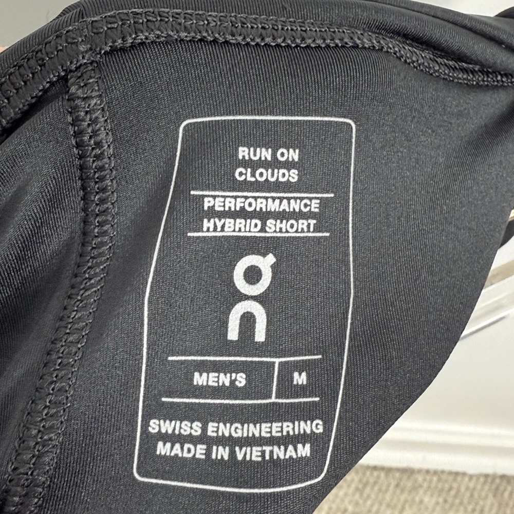 On Cloud Men’s Performance Hybrid 2in1 Running Short Blk M Gym Training Athletic - Picture 4 of 16